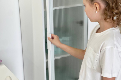 Зефир Шкаф однодверный 107.03, (400х422х1900) белое дерево/белый муар/пудра розовая (эмаль)